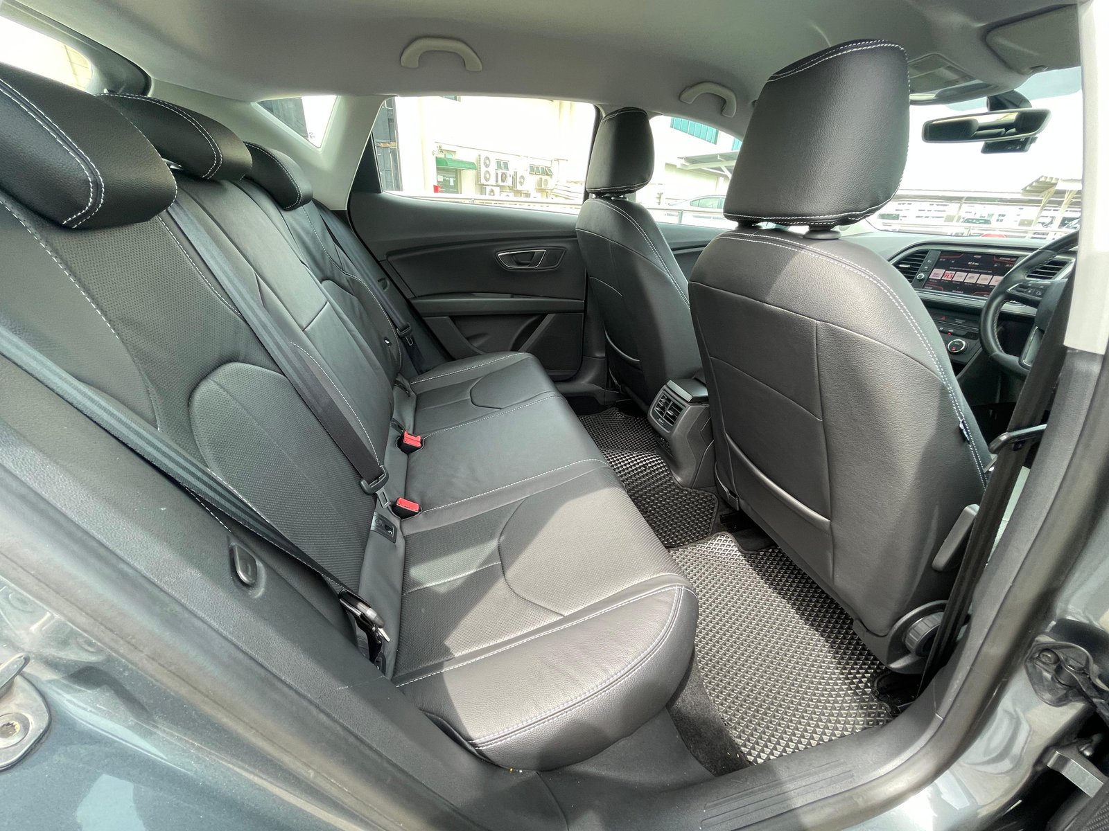 SEAT Leon 1.0 TSI Style Plus photo 8